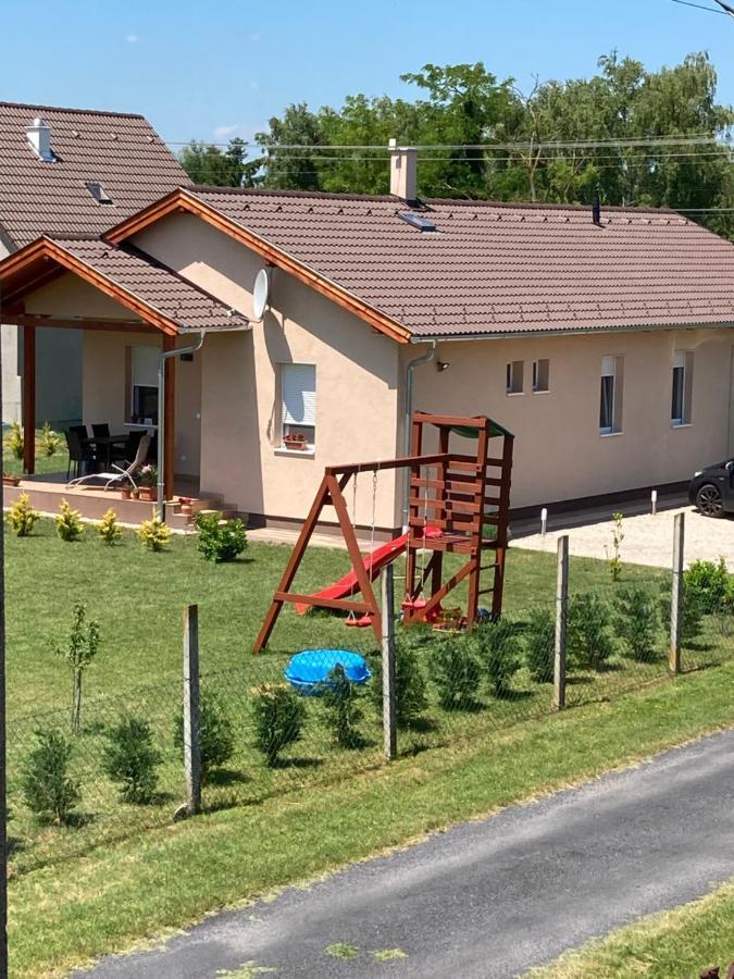 Konrad Apartman Vila Balatonmáriafürdő Exterior foto