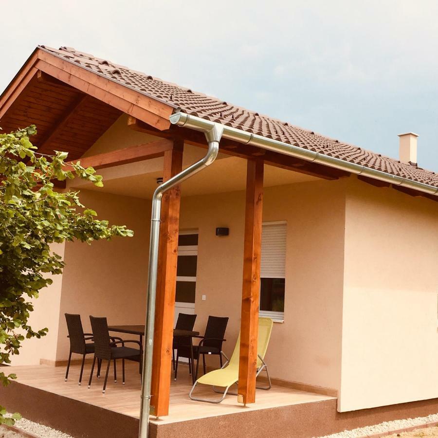 Konrad Apartman Vila Balatonmáriafürdő Exterior foto