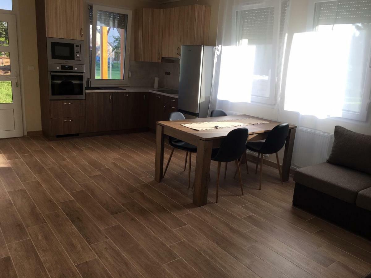 Konrad Apartman Vila Balatonmáriafürdő Exterior foto